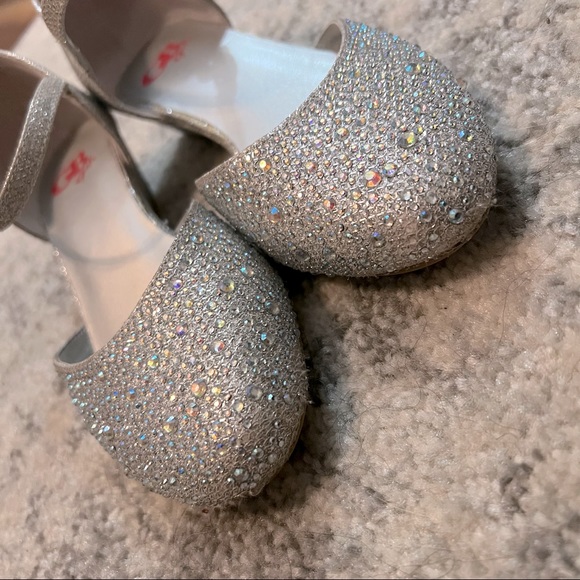 Gianni Bini Girls Dress Shoes - Picture 6 of 10